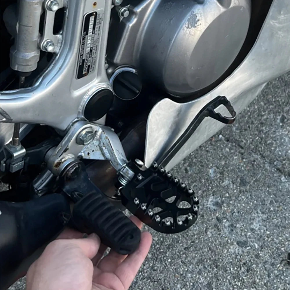 CNC Foot Pegs For Honda Africa Twin XRV650 XRV750 1988-2003 Footrests