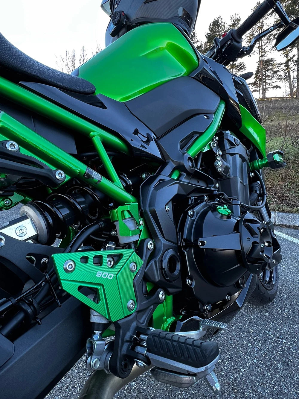 Kawasaki Z900 2017–2024 Rear Footpeg Heel Guard Plates CNC Alloy – All Colours