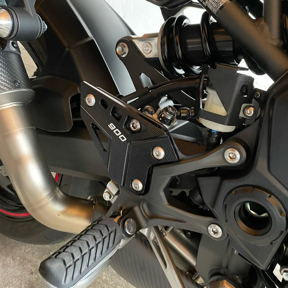 Kawasaki Z900 2017–2024 Rear Footpeg Heel Guard Plates CNC Alloy – All Colours