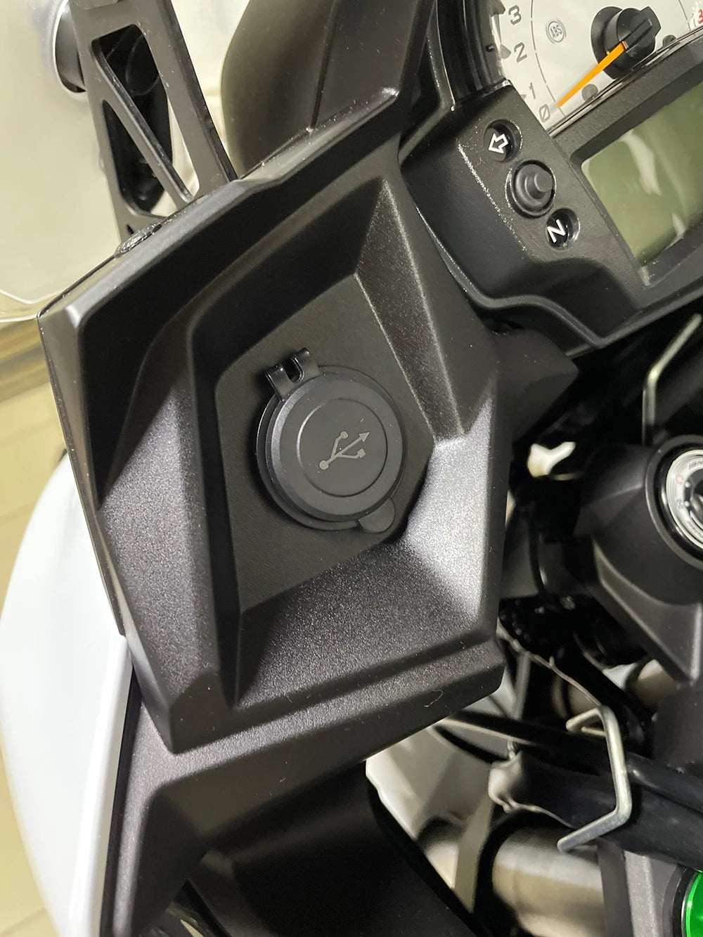USB Charger with Relay for Kawasaki Versys 650 1000 X300 Ninja 400 650 2023