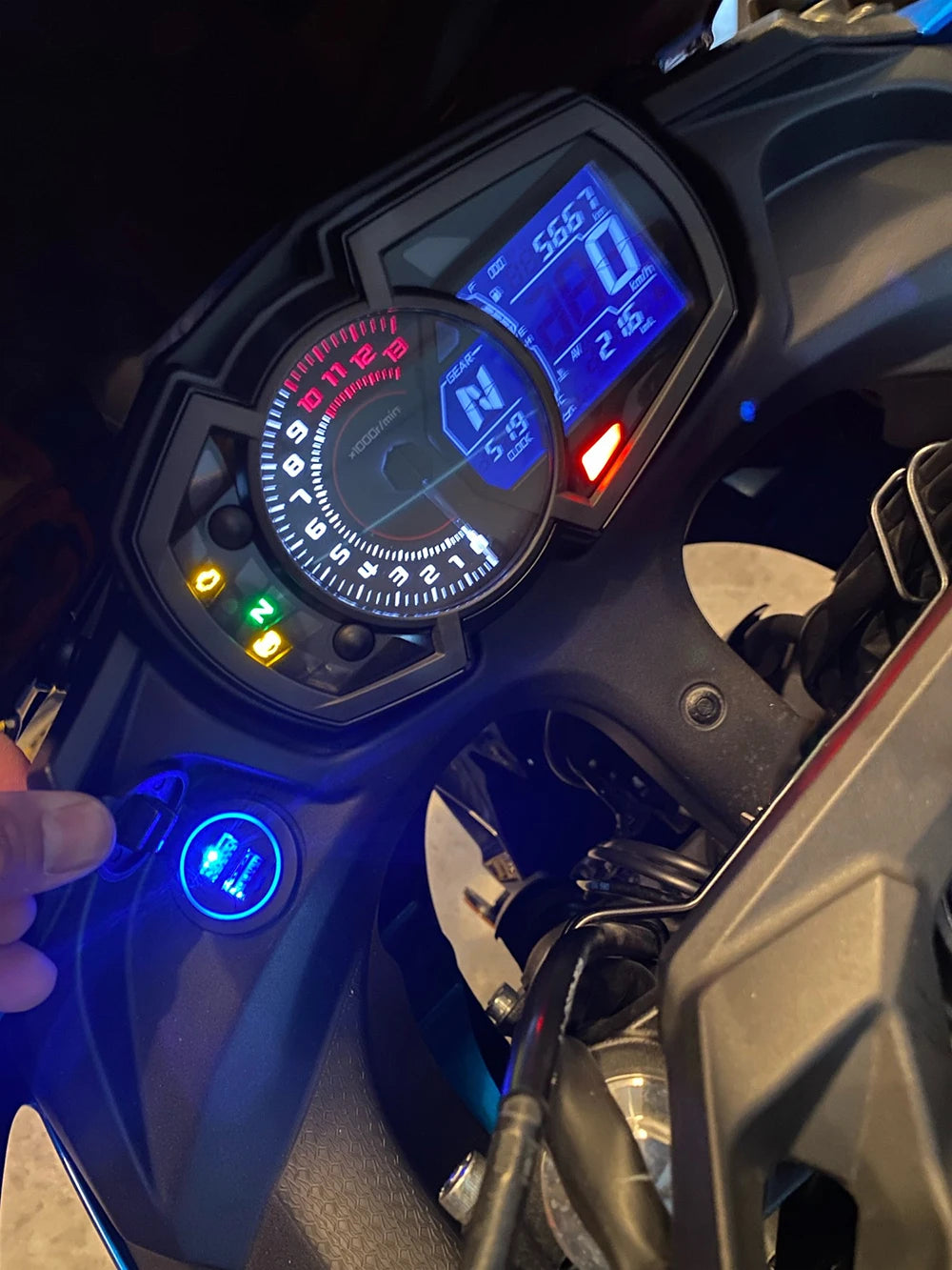 USB Charger with Relay for Kawasaki Versys 650 1000 X300 Ninja 400 650 2023